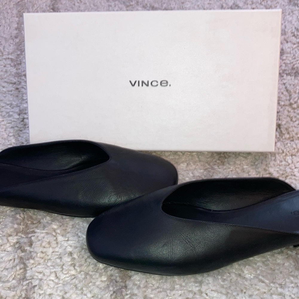 Vince black leather slides - like new size 9.5